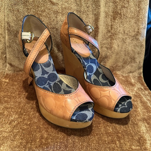 Coach Vanna Embossed Wood Vachetta Wedge Sandal - Picture 7 of 9